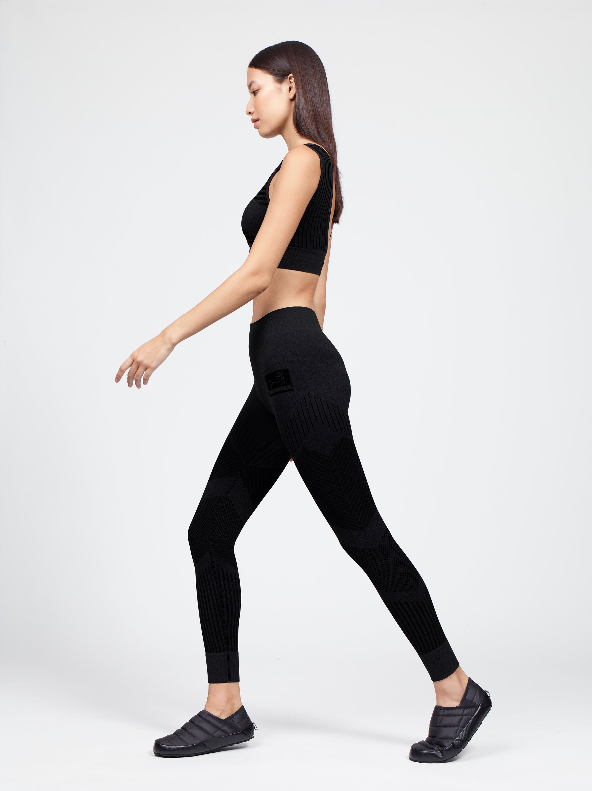 bare back sport bra with high waist flow legging set black